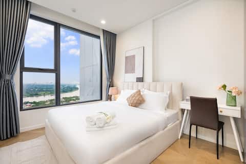 Lumiere Premier river view, infinity pool, gym