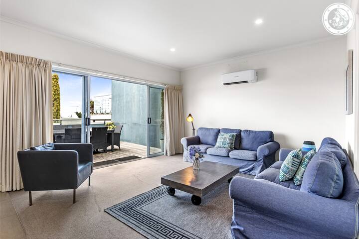 Captain’s Top Deck – 3BR Family Stay in Apollo Bay gallery image 2