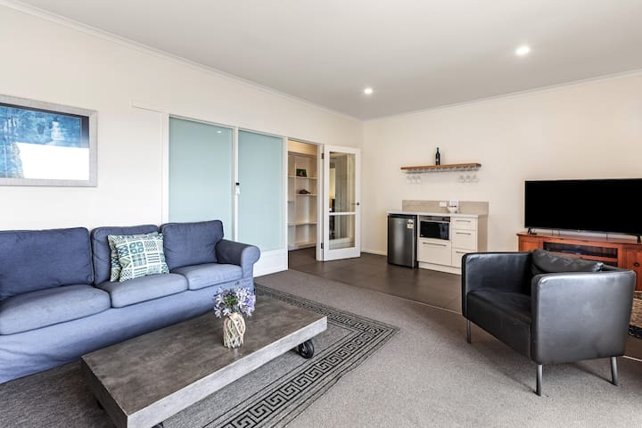 Captain’s Top Deck – 3BR Family Stay in Apollo Bay gallery image 5