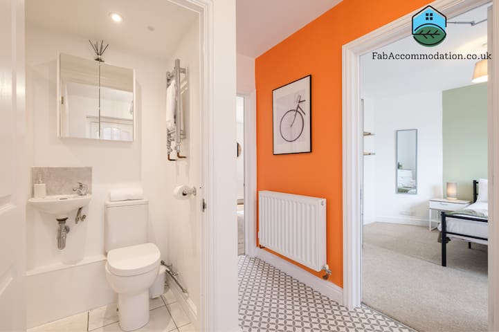 Long Stays-4Bed-2Bath-Parking-By FabAccommodation gallery image 5