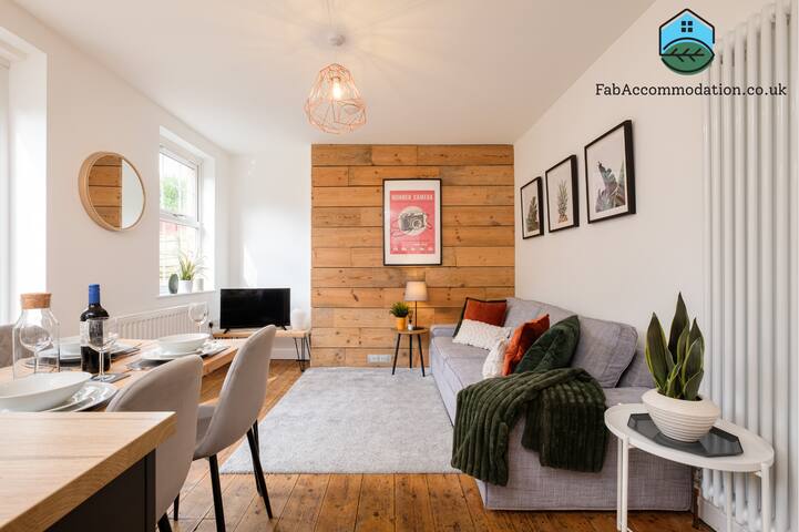 Long Stays-4Bed-2Bath-Parking-By FabAccommodation