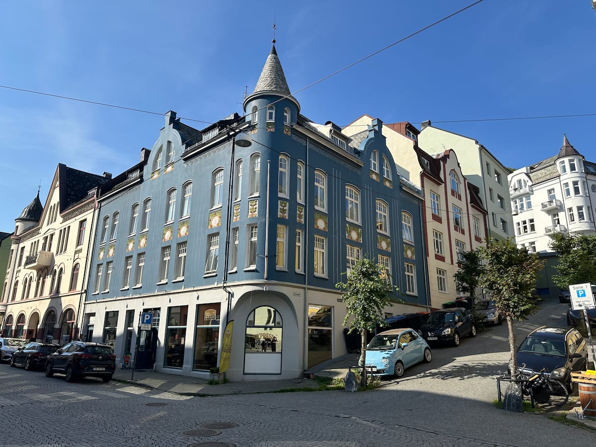 Ålesund apartment — bright interior with fjord views