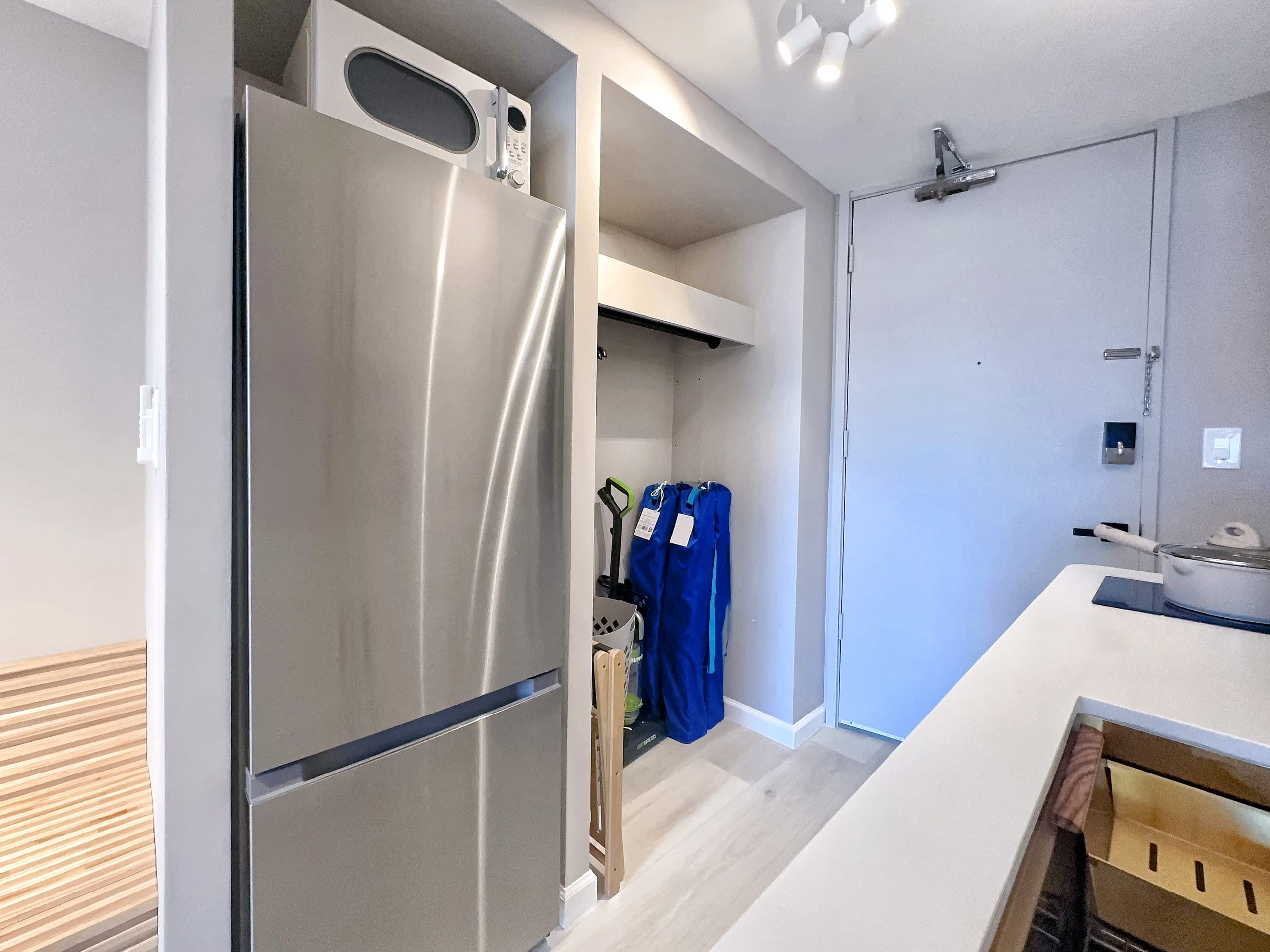 19F-Stunning Modern Studio/2 Queens-Waikiki Beach~ - Image 13