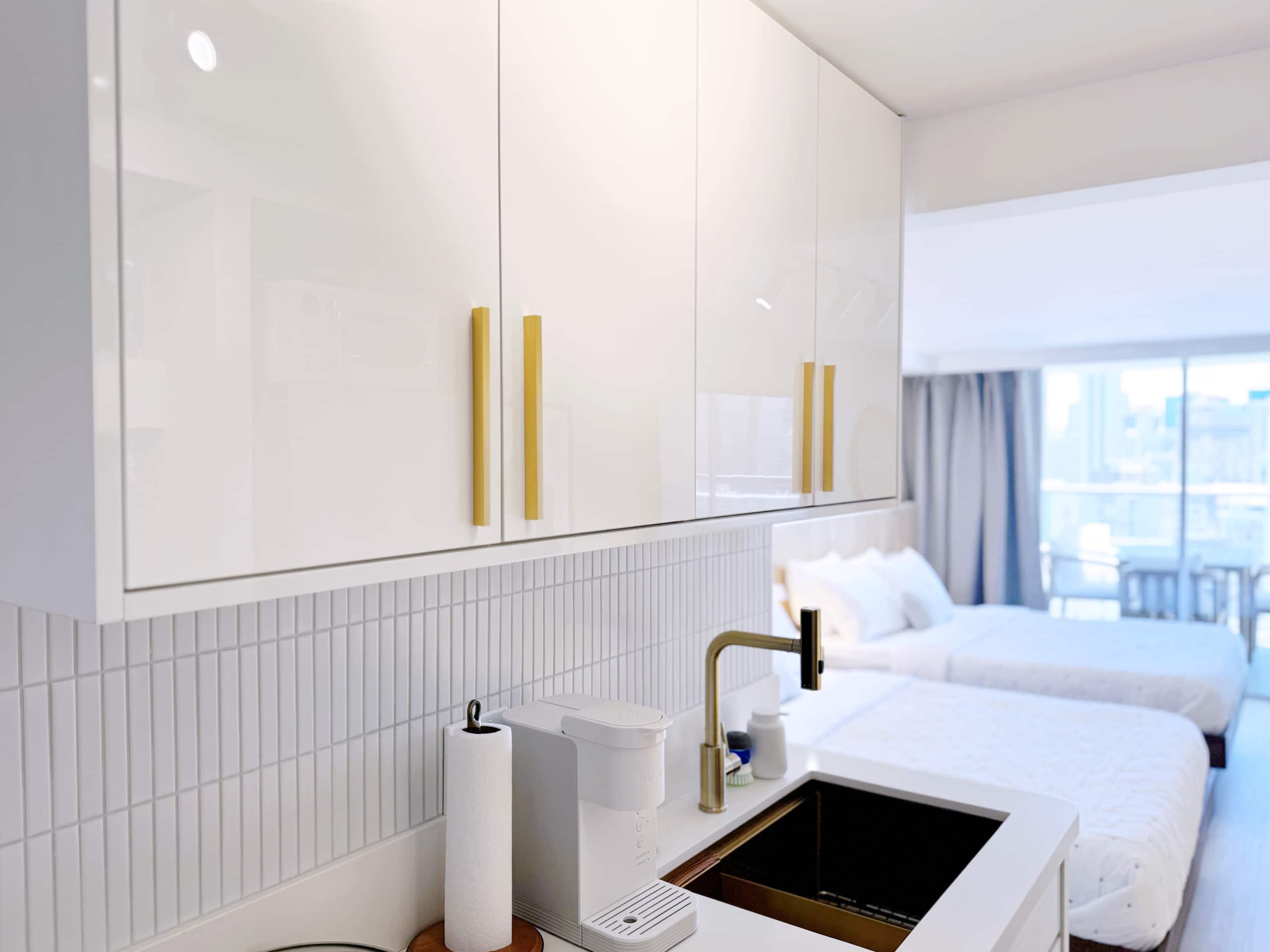 19F-Stunning Modern Studio/2 Queens-Waikiki Beach~ - Image 17