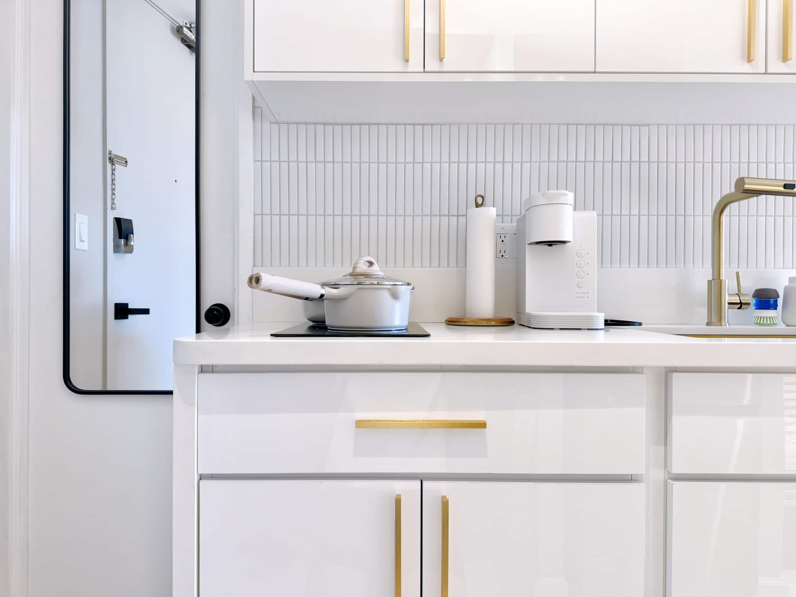 19F-Stunning Modern Studio/2 Queens-Waikiki Beach~ - Image 15
