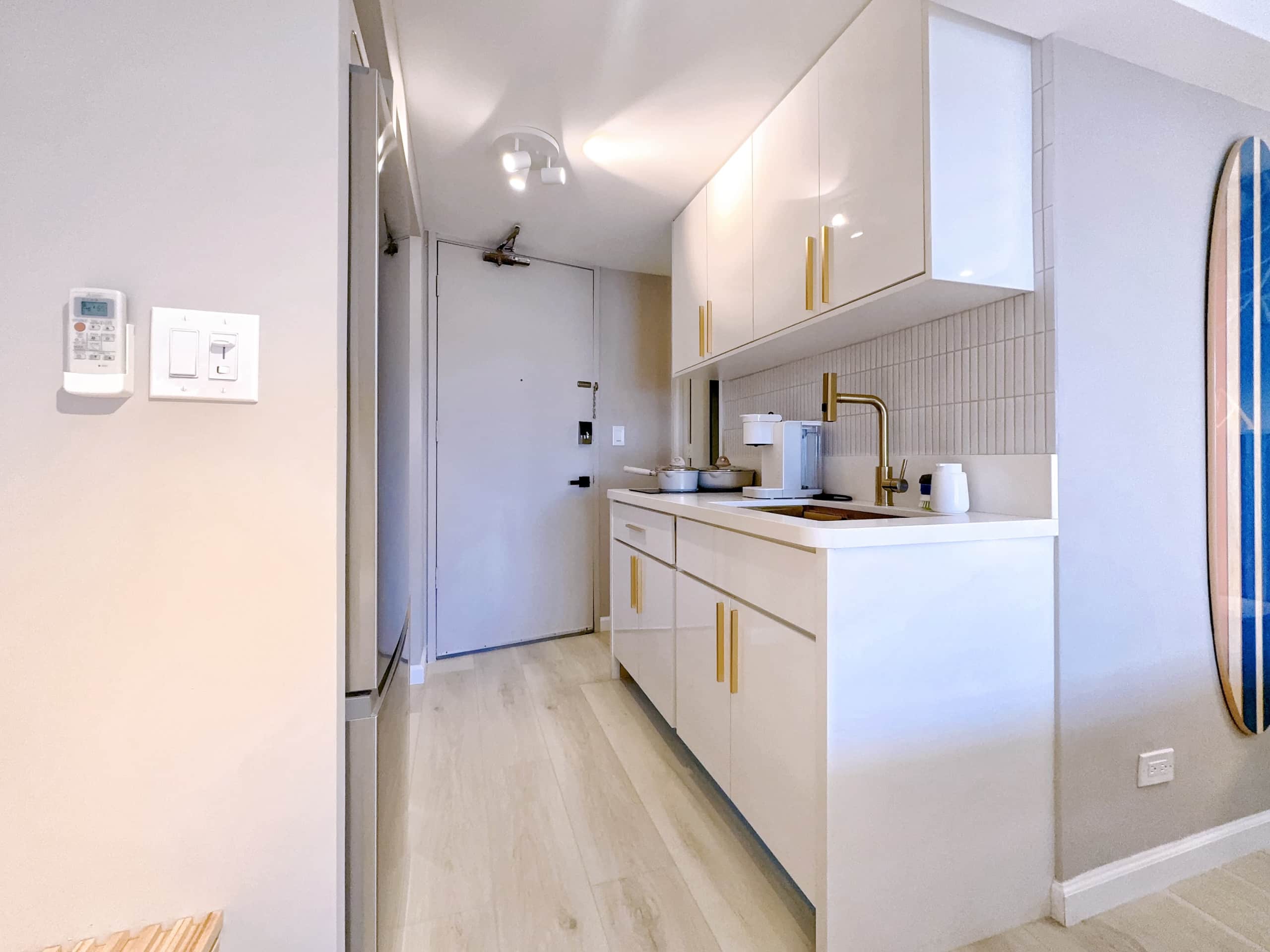 19F-Stunning Modern Studio/2 Queens-Waikiki Beach~ - Image 12