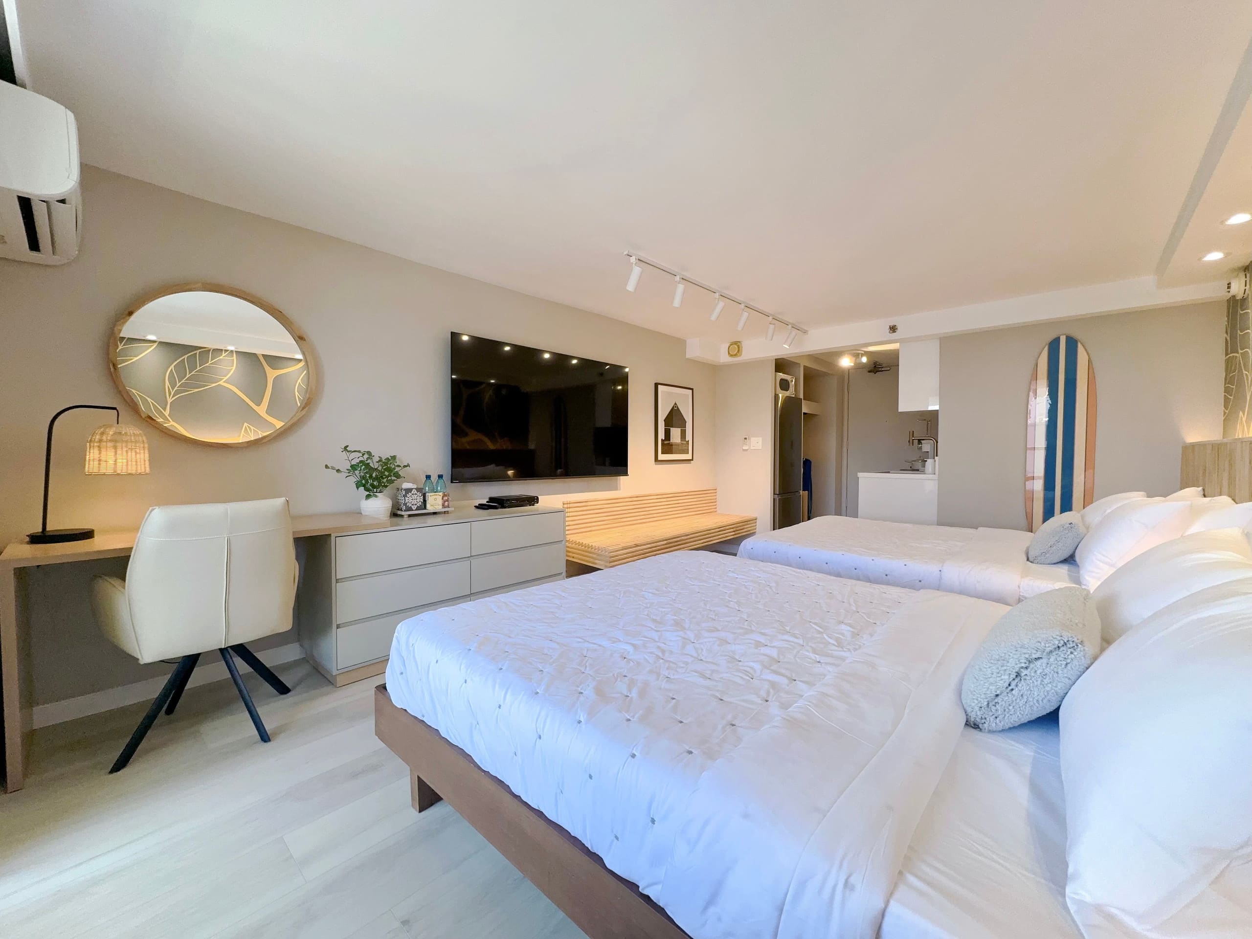 19F-Stunning Modern Studio/2 Queens-Waikiki Beach~ - Image 8