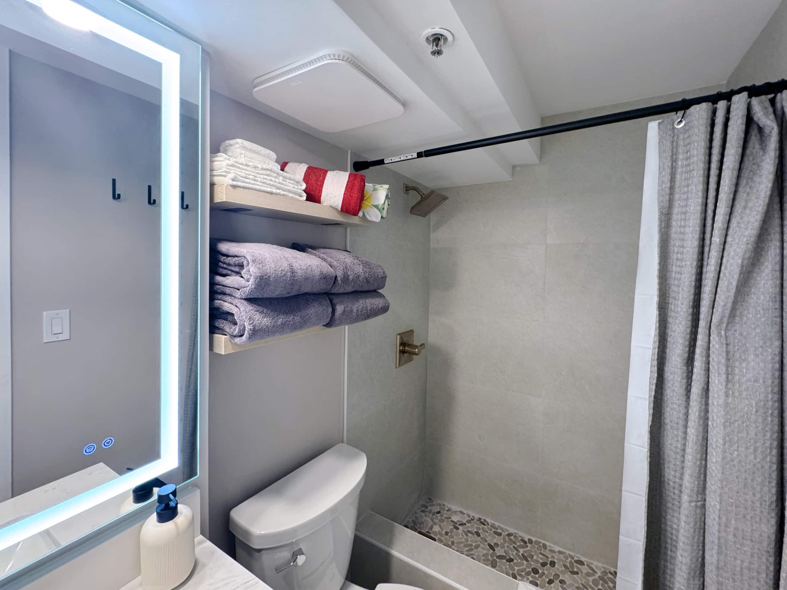 19F-Stunning Modern Studio/2 Queens-Waikiki Beach~ - Image 24