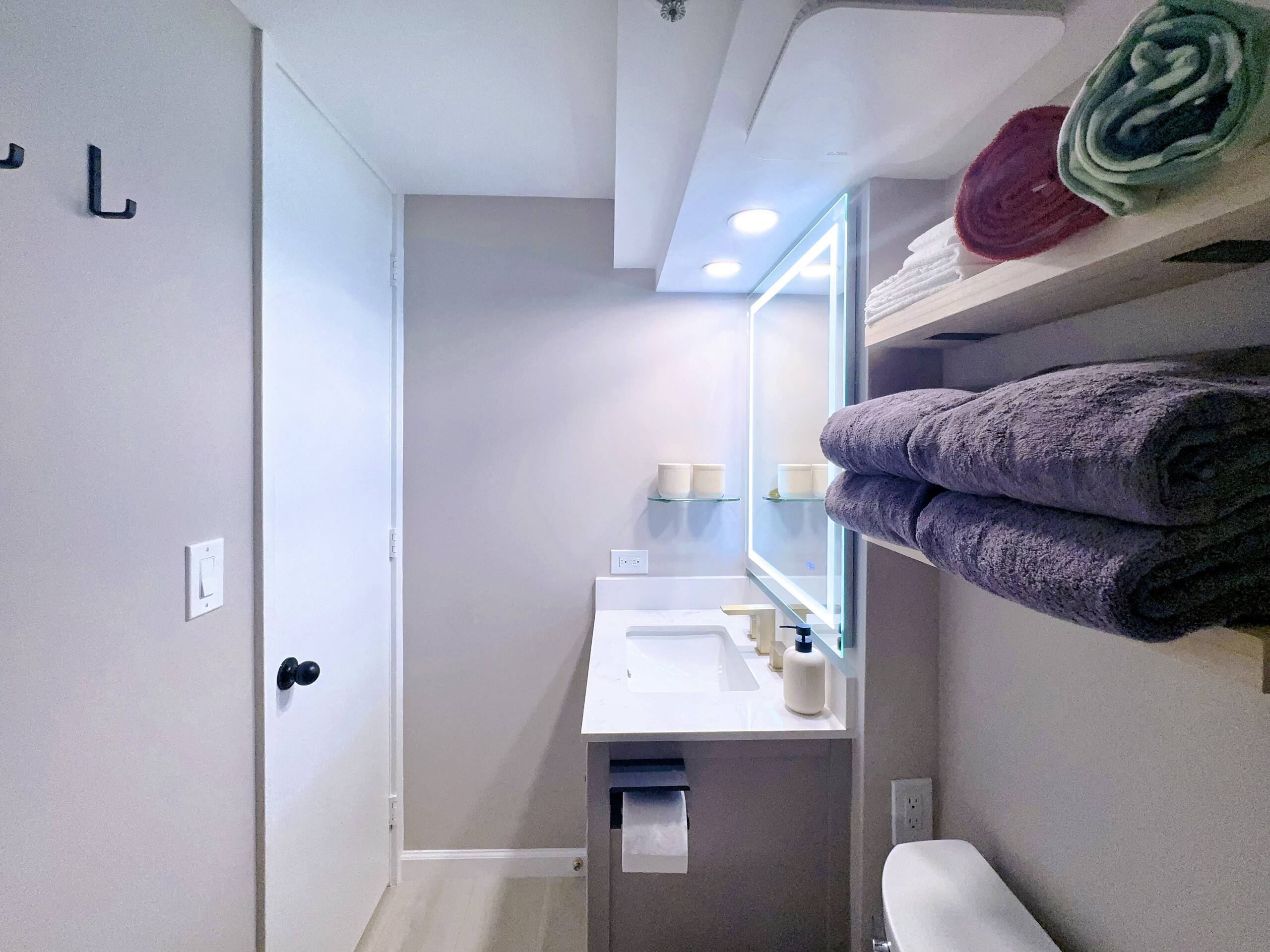 19F-Stunning Modern Studio/2 Queens-Waikiki Beach~ - Image 21