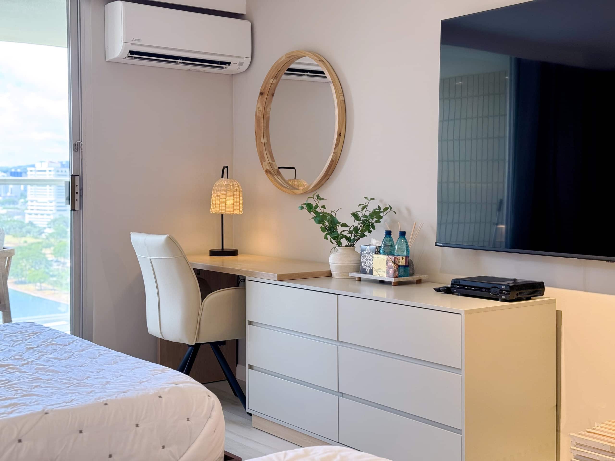 19F-Stunning Modern Studio/2 Queens-Waikiki Beach~ - Image 3