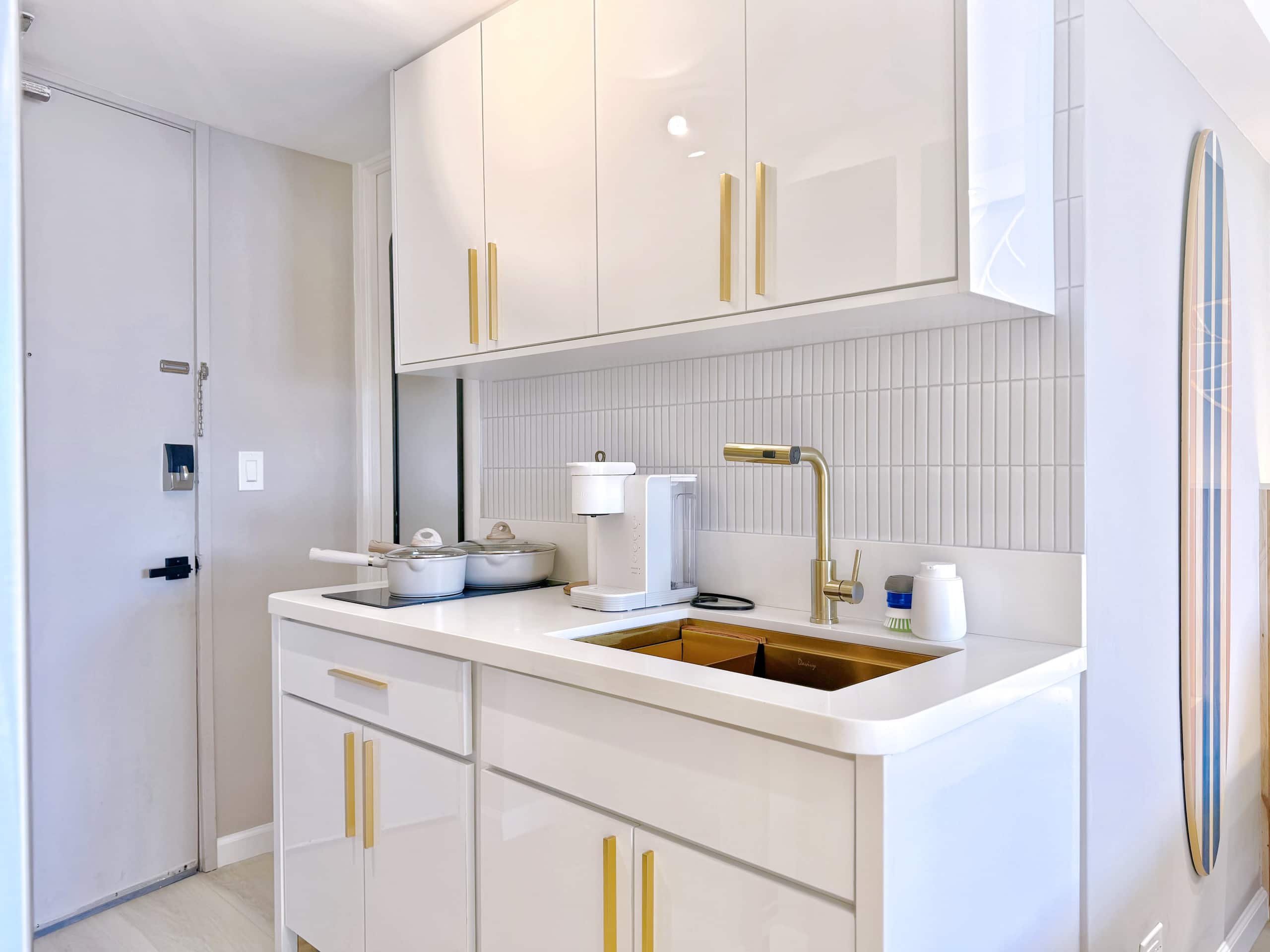 19F-Stunning Modern Studio/2 Queens-Waikiki Beach~ - Image 16