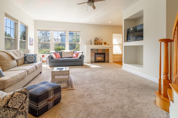 Mid-term Getaway: Elegant 3-bed Near Red Hawk Golf - Sparks, NV