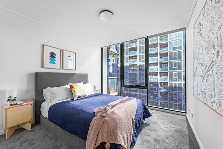 Nous avons passé beaucoup de temps et d'efforts à rendre nos lits et oreillers confortables et ce sont exactement les mêmes que ceux sur lesquels nous dormons. Ils sont australiens avec des ressorts de poche et un dessus en mousse à mémoire de forme pour une nuit de sommeil parfaite.