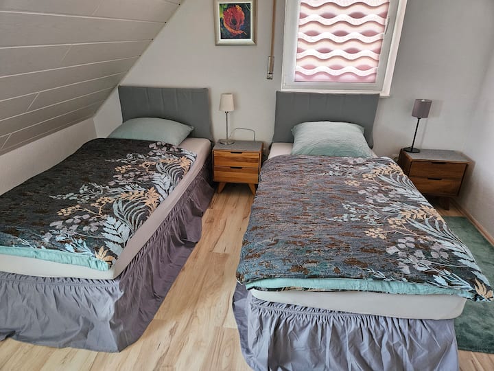 Დიდ საძინებელში შესაძლებელია საწოლების გამოყოფა...