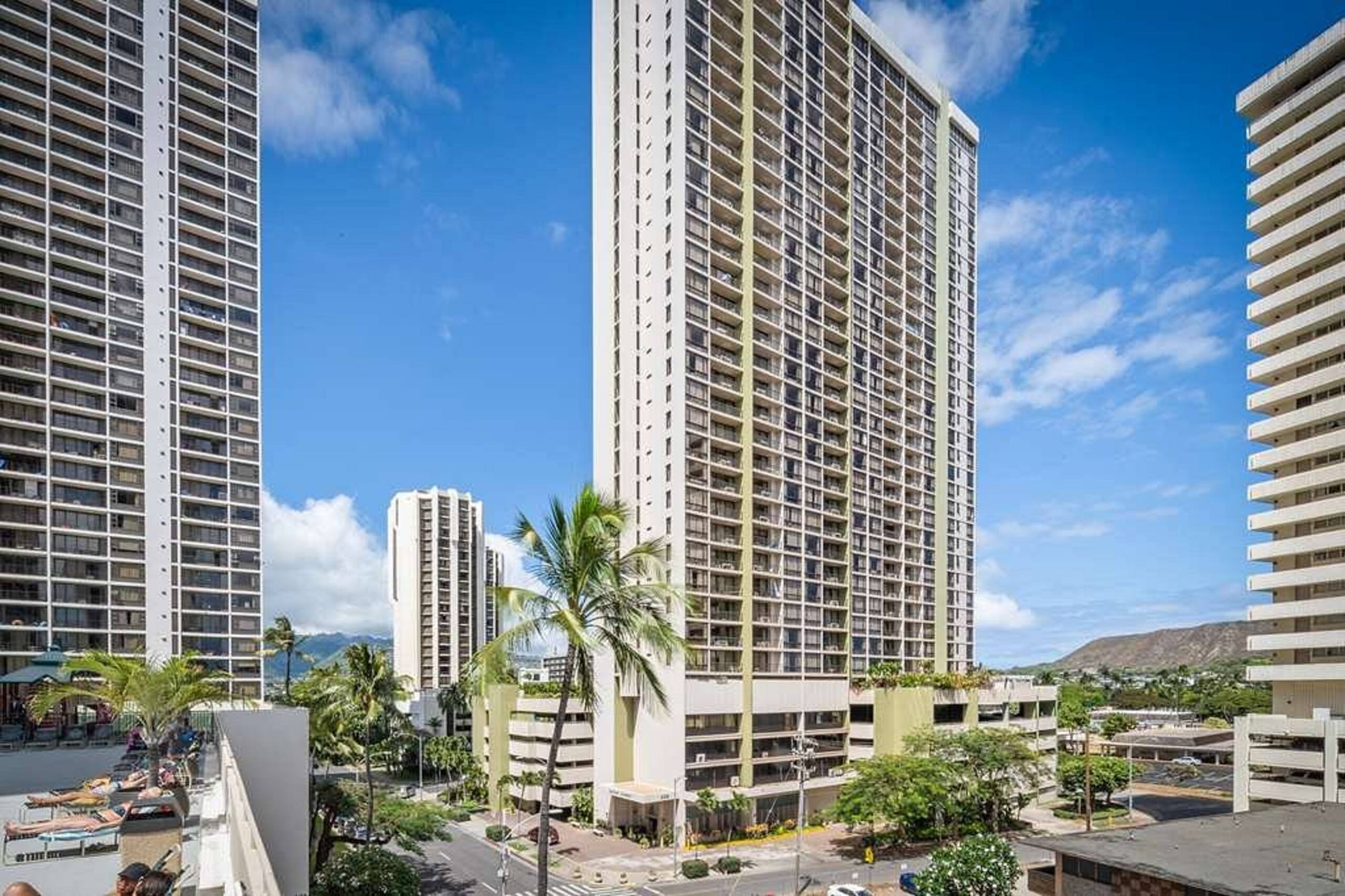Condo in Honolulu · ★4.93 · 1 bedroom · 2 beds · 1 private bath - Image 20