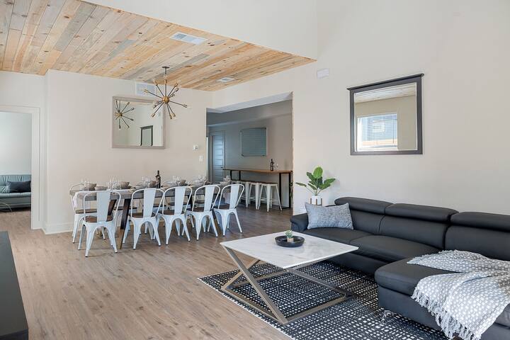 Spacious 5Bdr/5Bath in Downtown FW Stockyards TCU gallery image 2