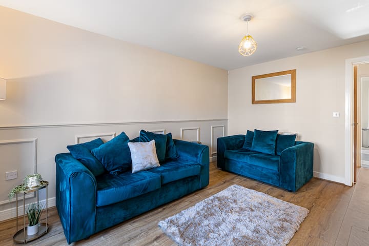 Elegant and Spacious 4BR property in Worsley gallery image 4