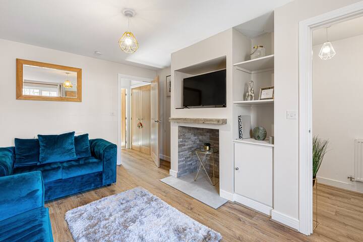 Elegant and Spacious 4BR property in Worsley gallery image 3