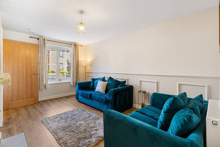 Elegant and Spacious 4BR property in Worsley gallery image 5