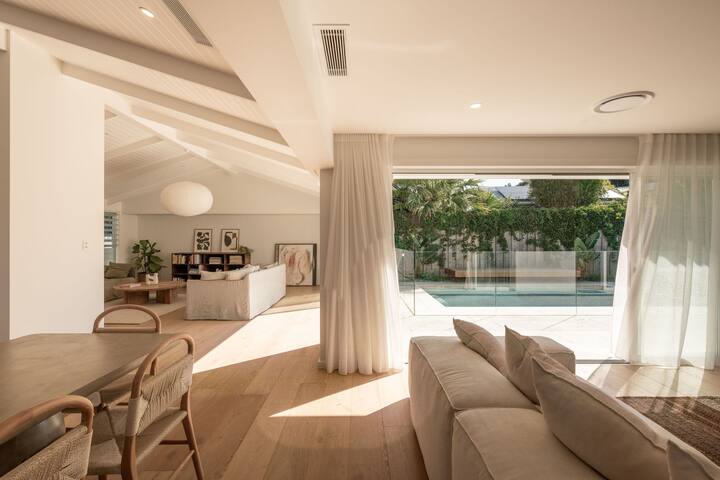 Seastar Cottage gallery image 2