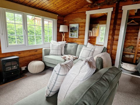 Successful Airbnb property: Cabin Under the Stars Dark Skies Dog friendly in Trawsfynydd