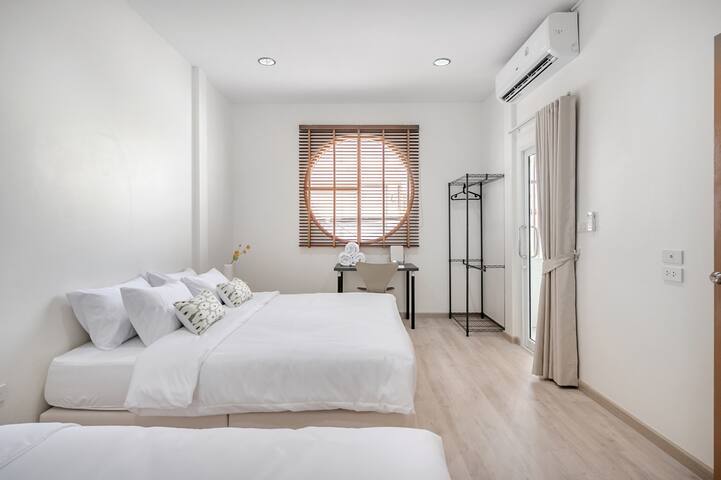 5BedroomHouse _BTS Ekkamai 10min Walk_7-11_Parking gallery image 3