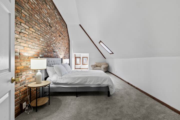 Trendy4BR-Location,Space!Conv. Ctr/OSU -5 Stars! gallery image 3