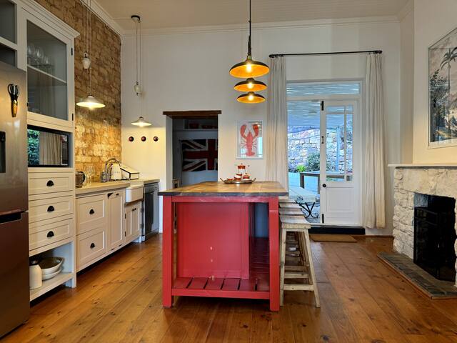 Central Simon’s Town Cottage gallery image 4