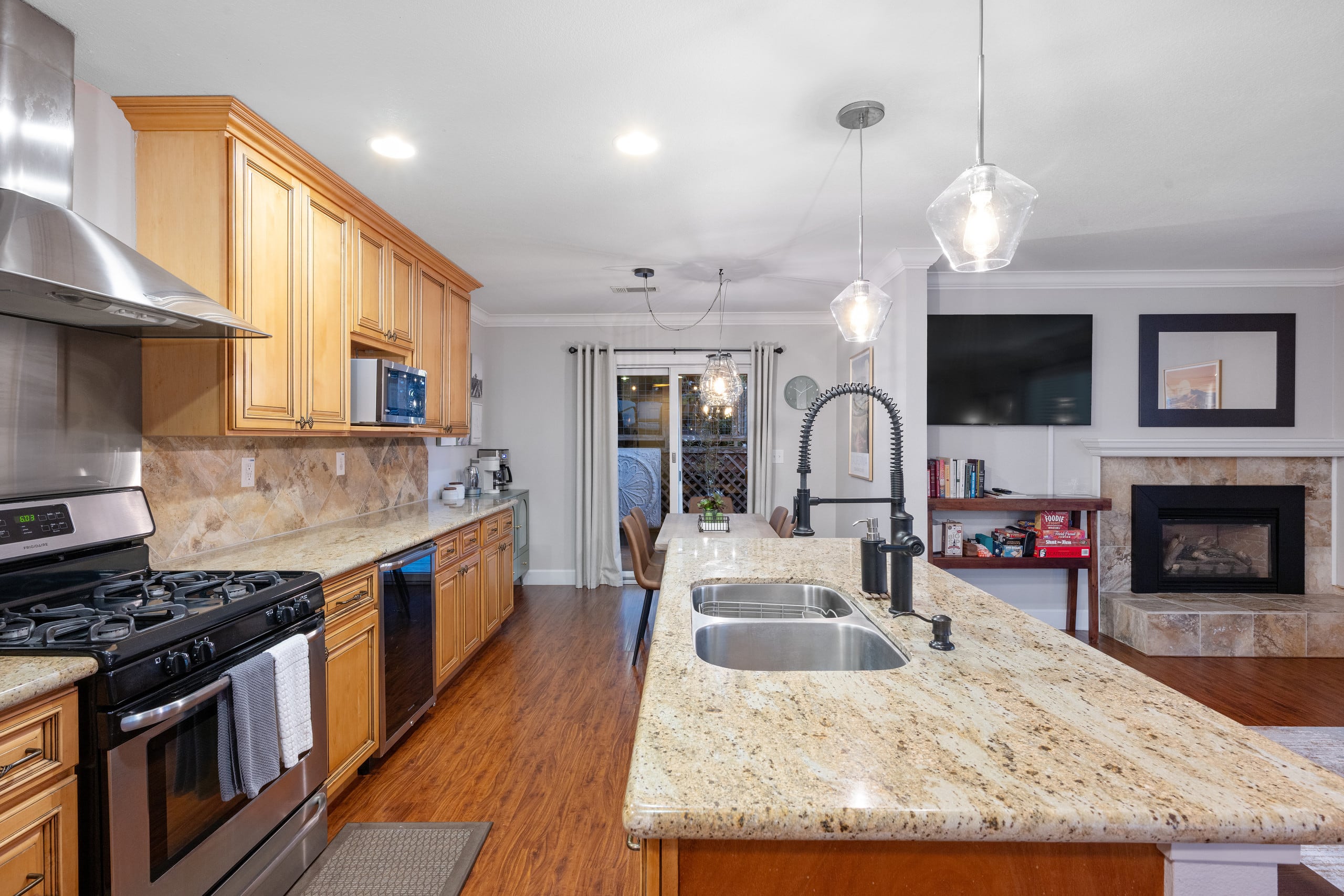 Hilltop Wine Country Retreat with Mountain Views - Photo 19