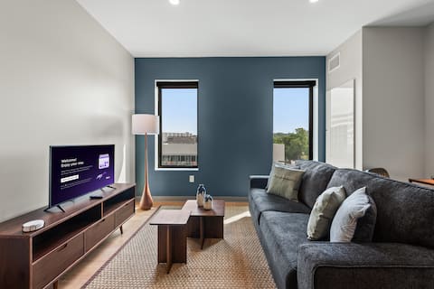 Top performing Airbnb: Charming 1BDR | Cleveland Clinic | Free Garage in Fairfax