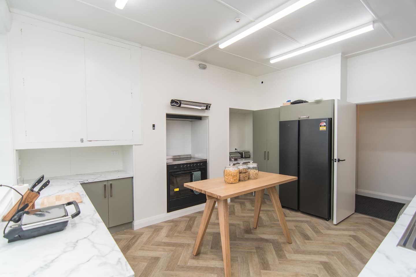 Petite Double Room W/ Shared Bathroom 4
