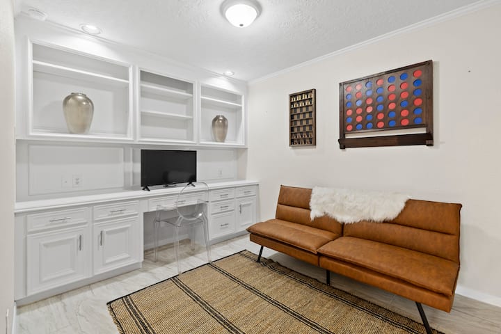 Office space / game room that can used as a 4th bedroom with a futon for full sized sleeping area. 