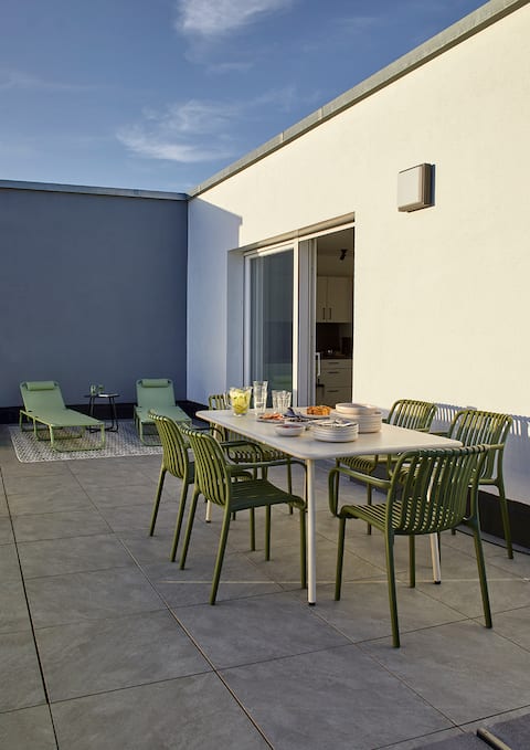 MATT | Penthouse with Rooftop Terrace & Views