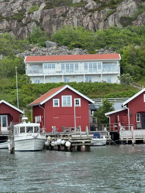 Boat dock & sea views, close to golf