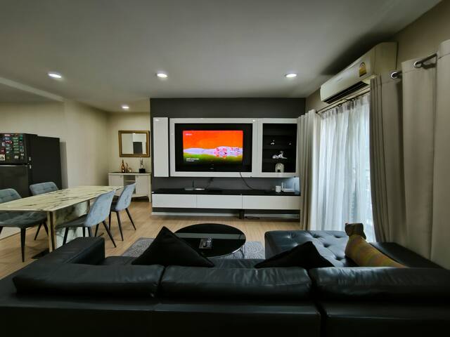 [F]Heart of BKK/190m or 5min walk to BTS/6-7pax gallery image 3