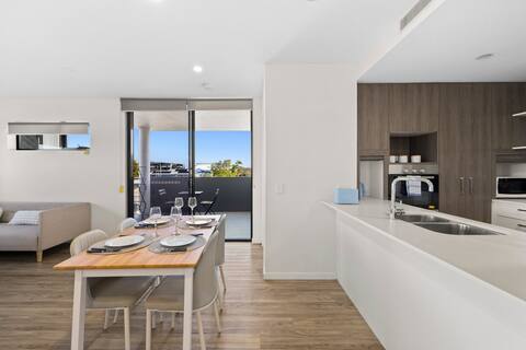 Sleek 2-Bed, 2-Bath - Chermside @HT 306