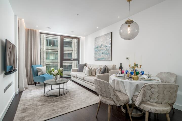 Luxury. Riverfront Retreat in London 2 Bed 2 Bath gallery image 3