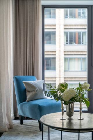 Luxury. Riverfront Retreat in London 2 Bed 2 Bath gallery image 2