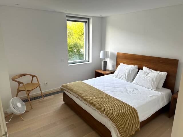 Stunning Modern Porto Home overlooking Douro River gallery image 4