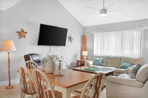 Successful Airbnb property: Beach House Retreat in Palm Bay / Melbourne / Titusville