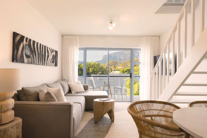 Four Peaks Hout Bay | 4-Sleeper | Balcony & Views