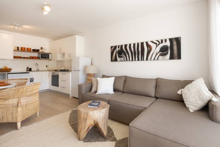 Four Peaks Hout Bay | 4-Sleeper | Balcony & Views gallery image 3