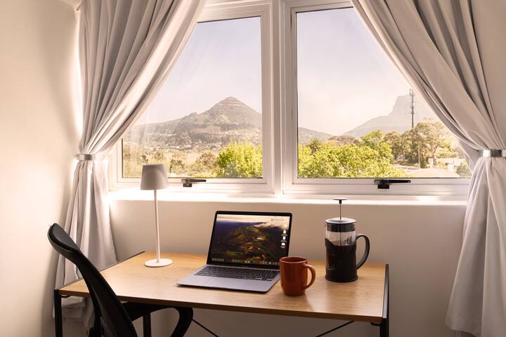 Four Peaks Hout Bay | 4-Sleeper | Balcony & Views gallery image 2