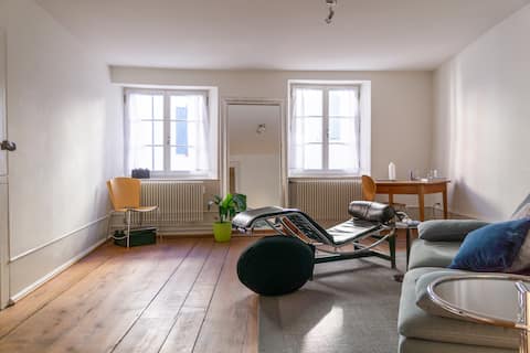 Popular Airbnb listing: Old town ‘Pearl’, built 1398, - a rare find. in Nordwestschweiz