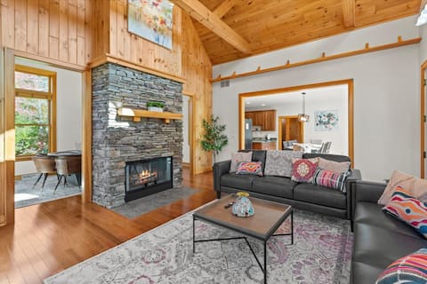 Top performing Airbnb: Secluded Lux Chalet w/heated Pool-Hot Tub-Game Rms in Albany / Schenectady / Troy
