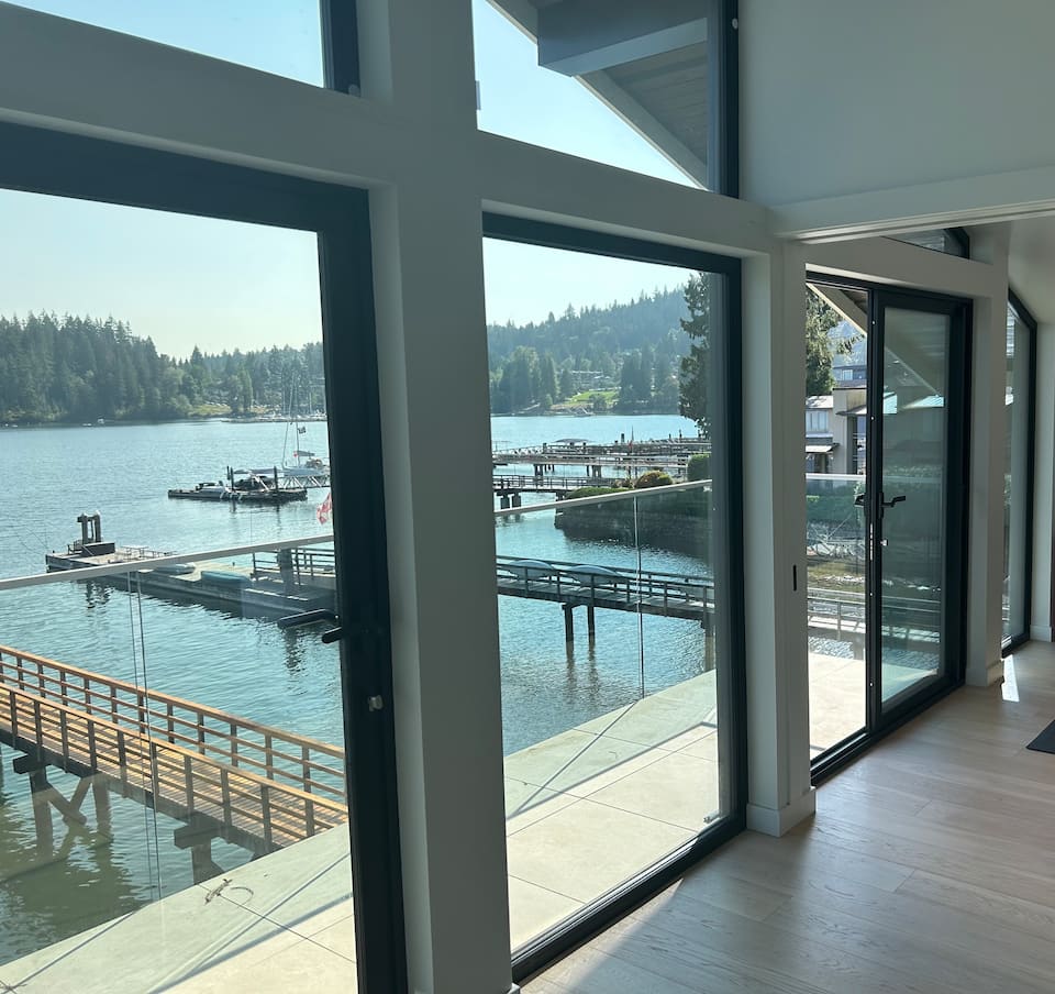 A glass-fronted house on Deep Cove, North Vancouver, British Columbia, Canada, photo 6 of 10