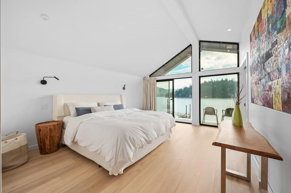 A glass-fronted house on Deep Cove, North Vancouver, British Columbia, Canada, photo 8 of 10