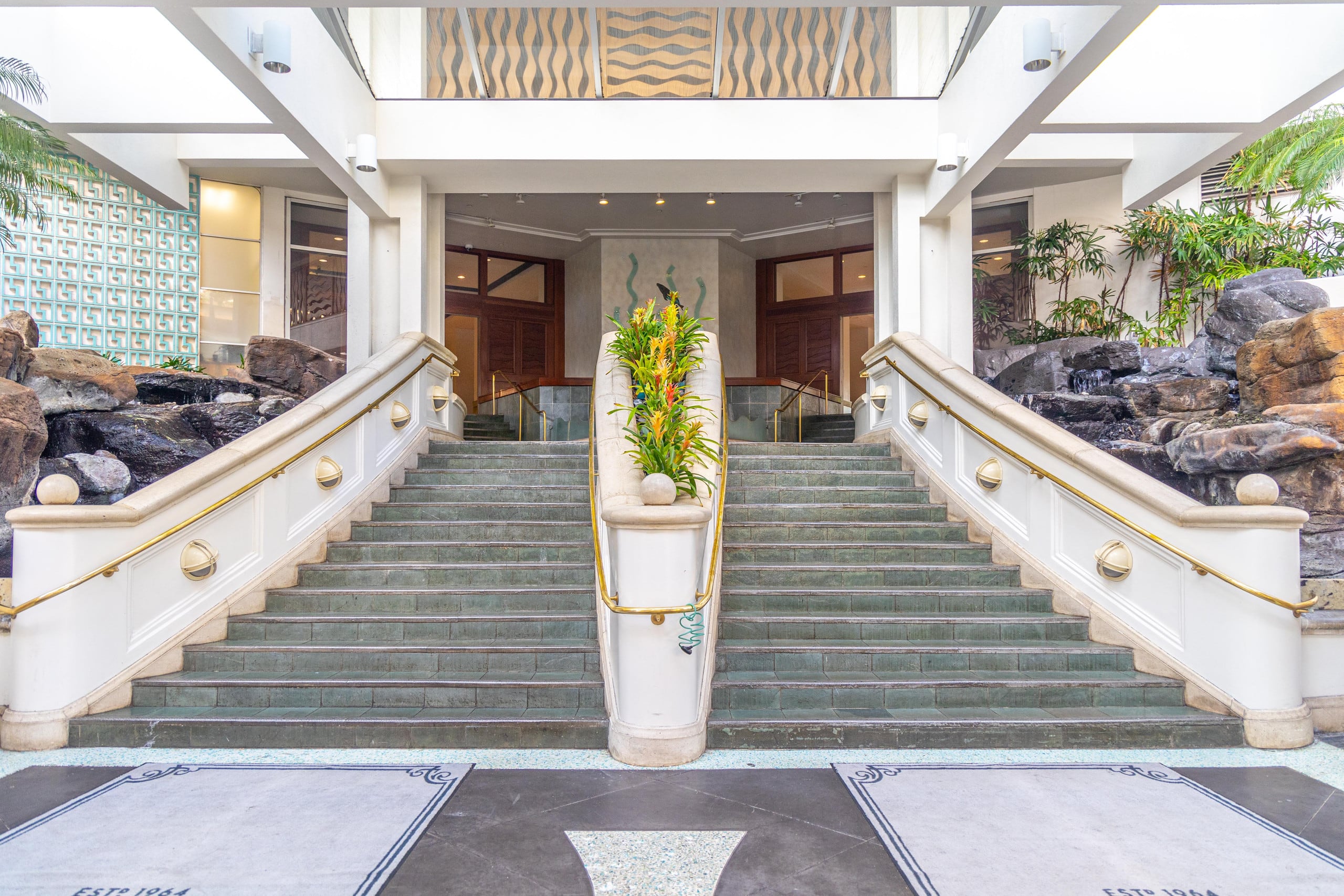 Condo in Honolulu · ★4.7 · Studio · 2 beds · 1 private bath - Image 39