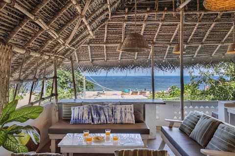 Sea-Facing Fisherman’s Home w/ Rooftop Ocean Views