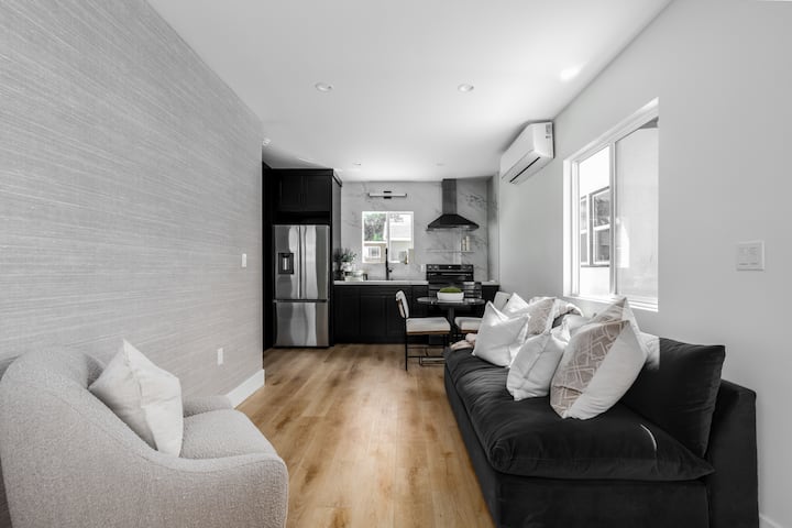 1br/1ba House Perfect For Solo Or Couple’s Stay - Santa Ana